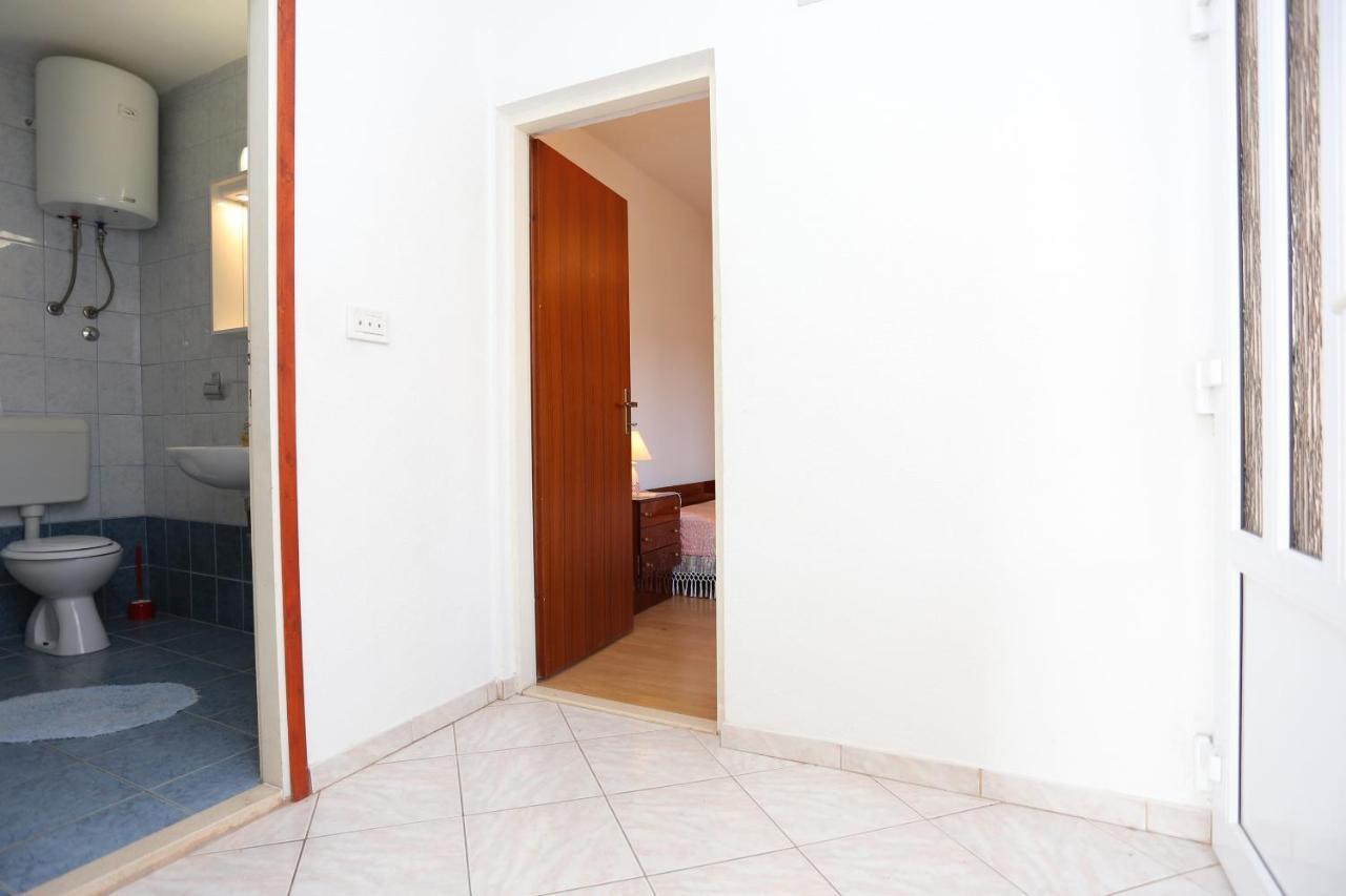 Apartments By The Sea Poljica, Trogir - 19316 산책길 외부 사진