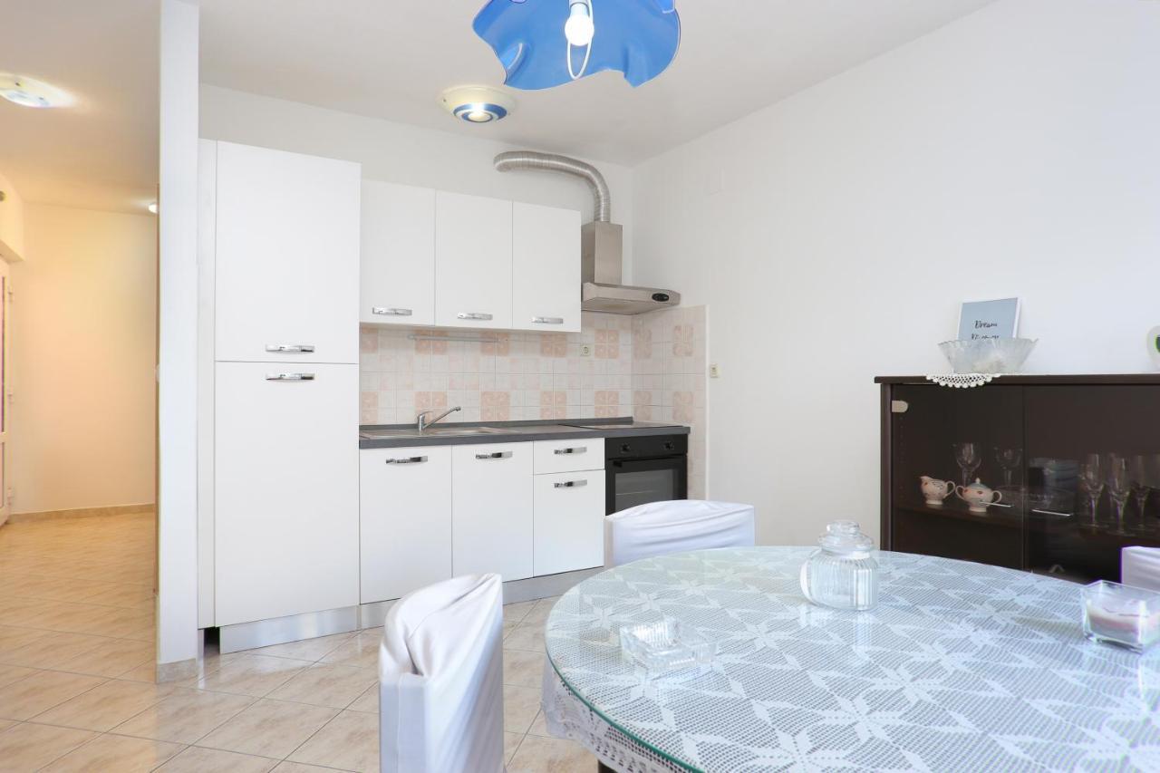 Apartments By The Sea Poljica, Trogir - 19316 산책길 외부 사진