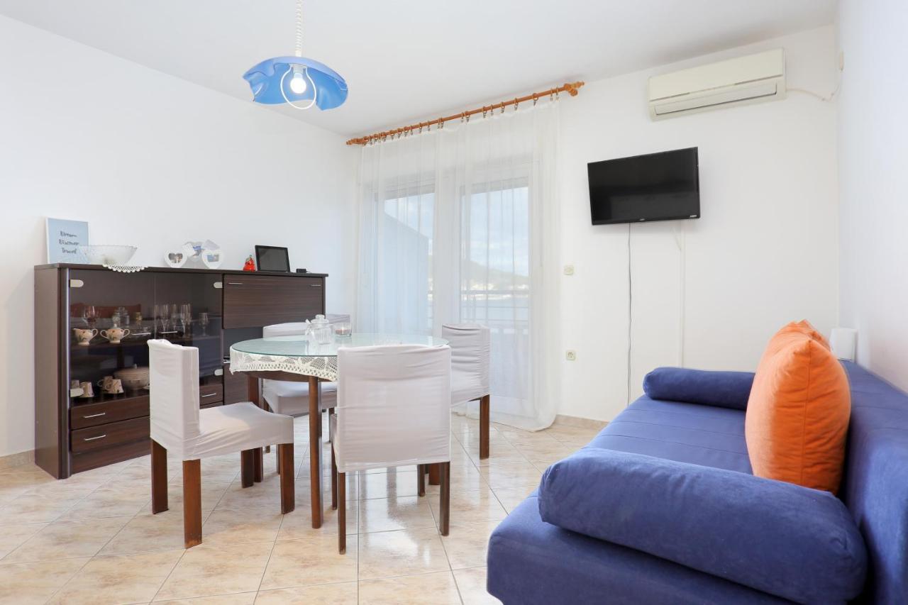 Apartments By The Sea Poljica, Trogir - 19316 산책길 외부 사진