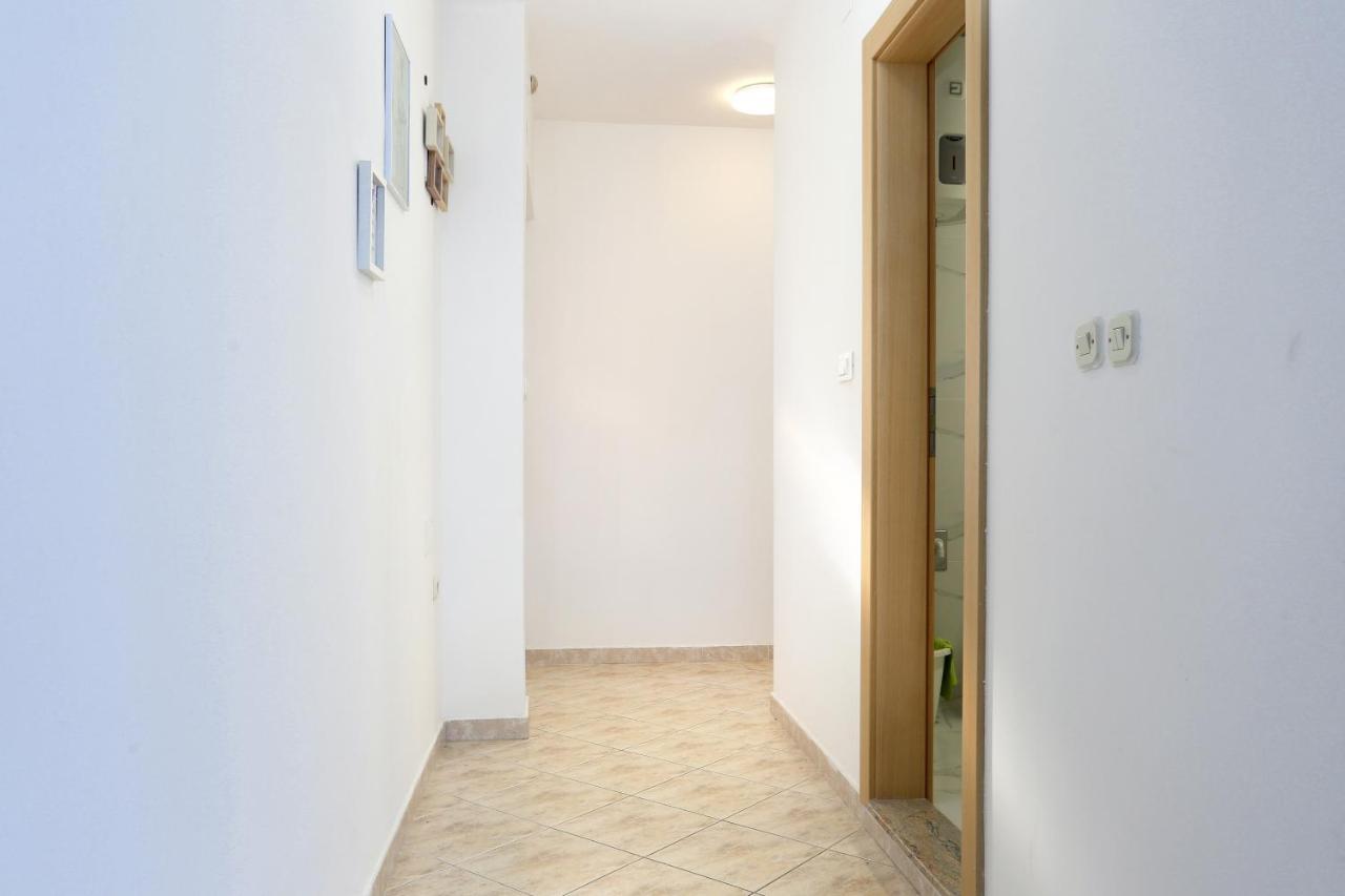 Apartments By The Sea Poljica, Trogir - 19316 산책길 외부 사진