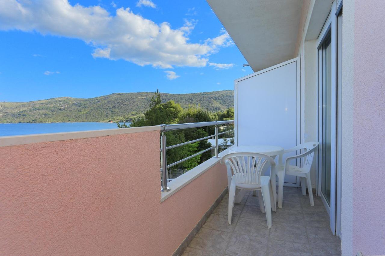 Apartments By The Sea Poljica, Trogir - 19316 산책길 외부 사진
